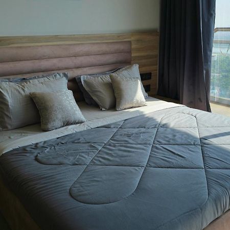 Hotel The Luxe Living à Noida Extérieur photo