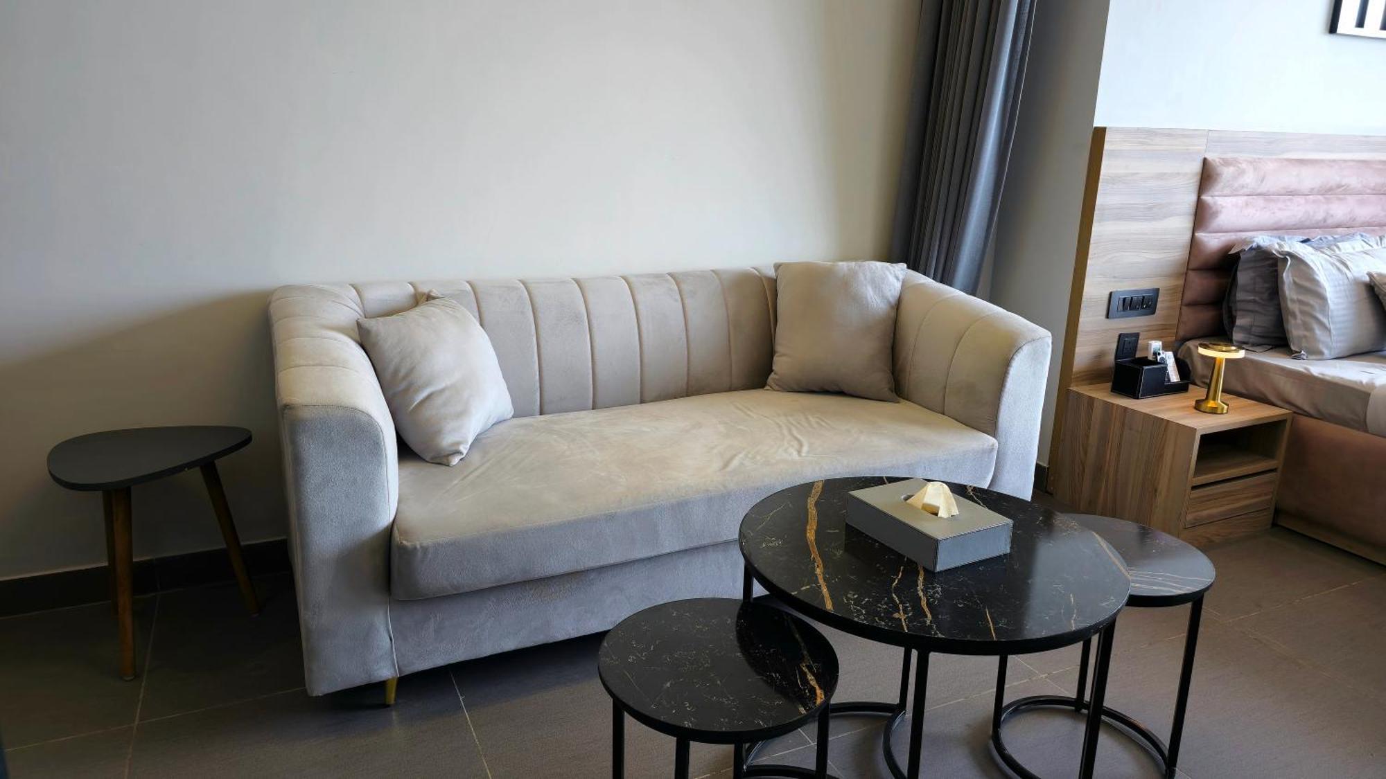 Hotel The Luxe Living à Noida Extérieur photo