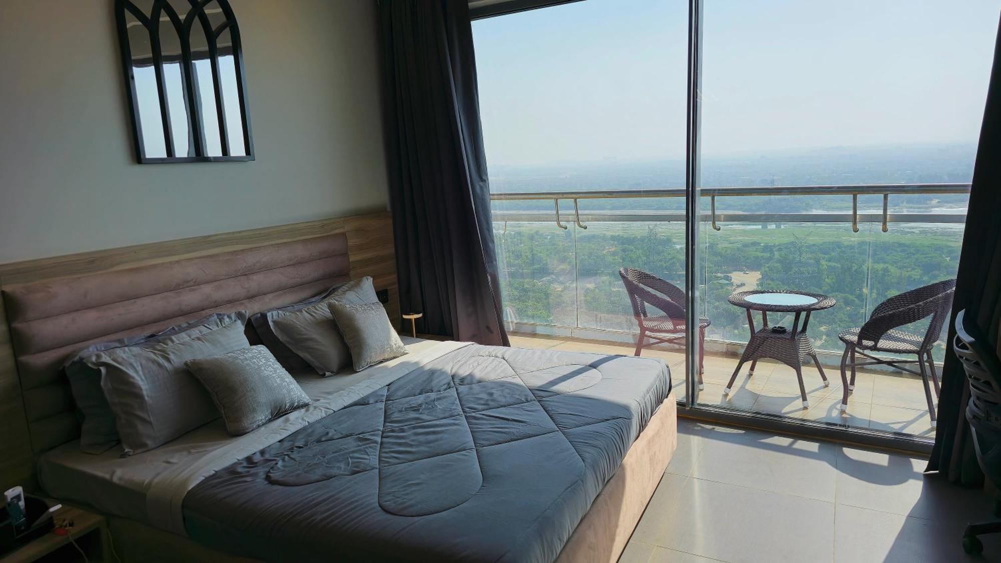 Hotel The Luxe Living à Noida Extérieur photo